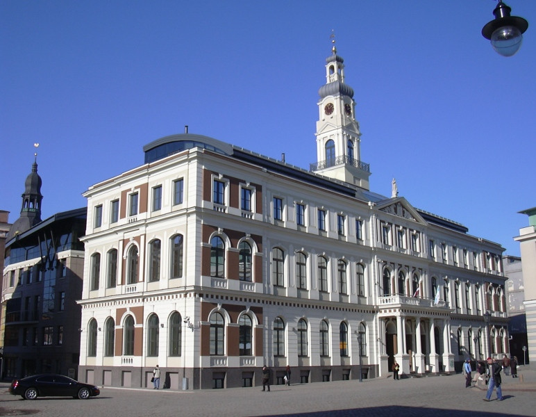 Rīgas iedzīvotājus aicina pieteikties  latviešu valodas bezmaksas kursiem
