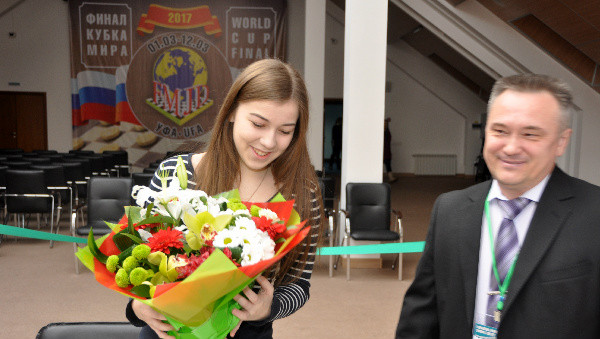 Sieviešu dienā Česnokova saņem visvairāk ziedu un kļūst par PK fināla līderi