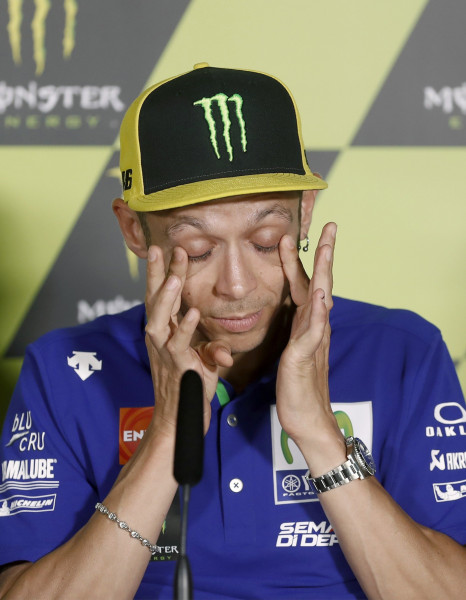 Rosi izlaidīs nākamo MotoGP posmu, savainojumu guvis arī Krečlovs