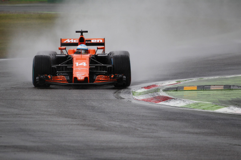 "McLaren" apsvērs iespēju ražot savus F1 dzinējus