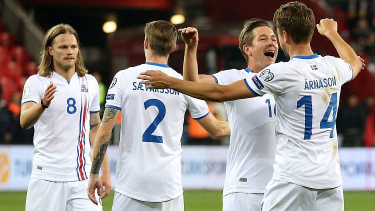 Islande izcīna svarīgu uzvaru un tuvojas finālturnīram, uz Krieviju brauks arī spāņi