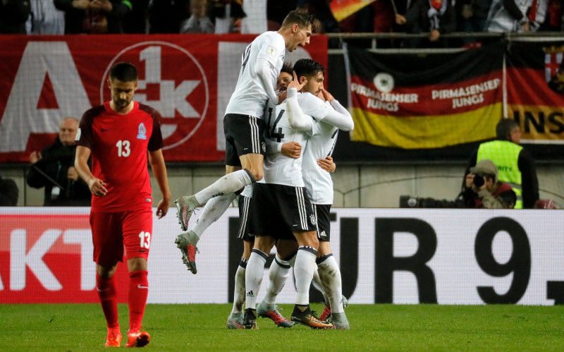 Vācija nosargā perfektu bilanci, Polija uzvar jautrā sešu vārtu spēlē un kvalificējas