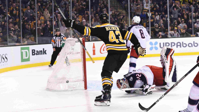Pret "Bruins" neglābj pat Bobrovskis, "Blue Jackets" ielaiž septiņus vārtus Bostonā