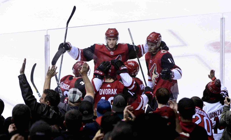 "Capitals" izlaiž uzvaru un papildlaikā zaudē NHL pastarītei "Coyotes"