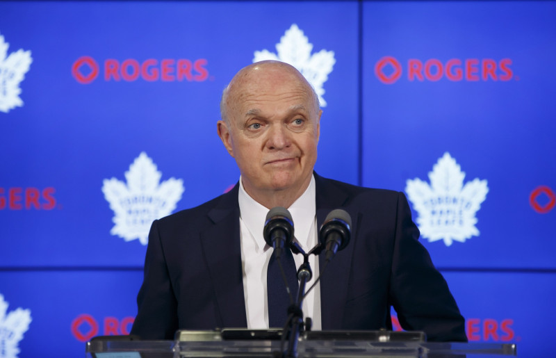 "Maple Leafs" atlaiž ģenerālmenedžeri, "Hurricanes" – prezidentu