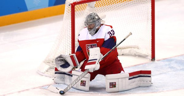 Čehijas izlases vārtsargs un KHL spēlējošais Francouz pievienojas NHL klubam Avalanche.