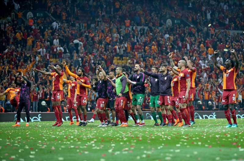 "Galatasaray" futbolisti 21.reizi triumfē Turcijas čempionātā
