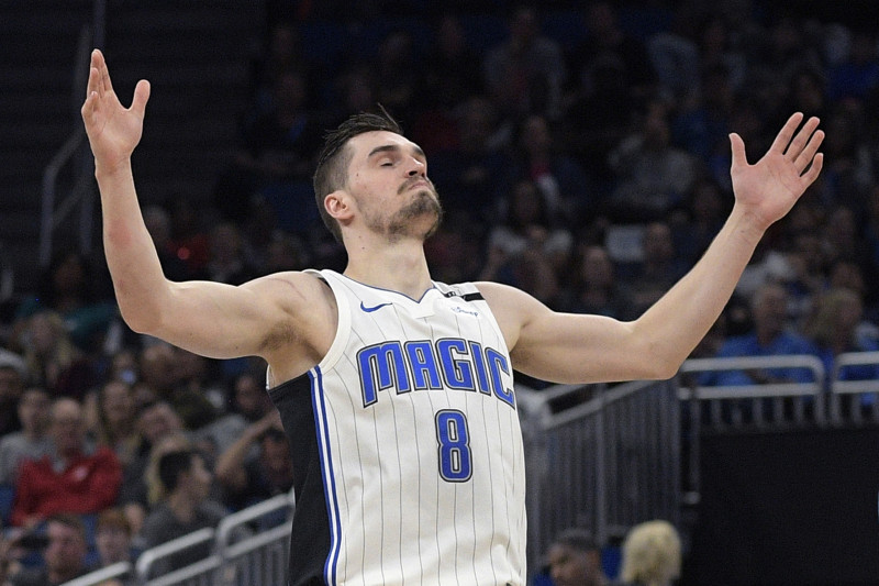 "Knicks" varētu pievienoties Porziņģa vienaudzis Hezonja