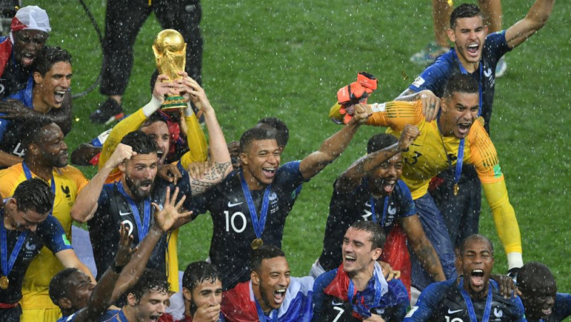 Francija ļoti rezultatīvā finālā izcīna Pasaules kausu