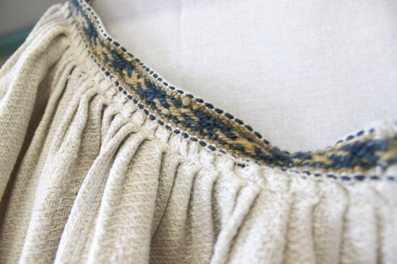 Latvijas Nacionālais vēstures muzejs aicina uz izstādi “Linu audums tradicionālajā apģērbā”