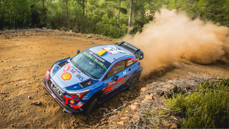 Turcijas WRC rallijā pēc piektdienas ātrumposmiem ļoti spraiga cīņa par uzvaru