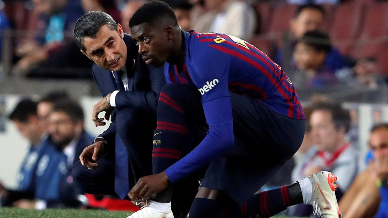 "Barcelona" futbolistu Dembelē kritizē par disciplīnas trūkumu un draud ar pārdošanu