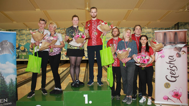 Daniels Vēzis un Anita Valdmane uzvar Latvijas čempionātā boulingā