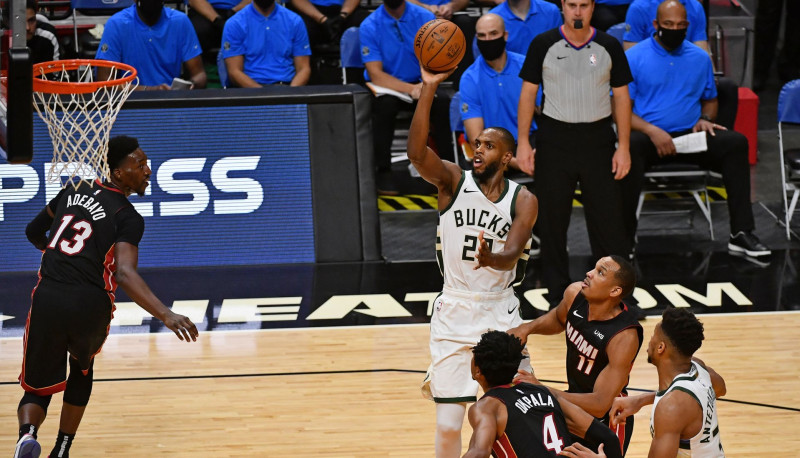 "Bucks" NBA tālmetienu rekords, "Pacers" un "Cavaliers" pirmie zaudējumi