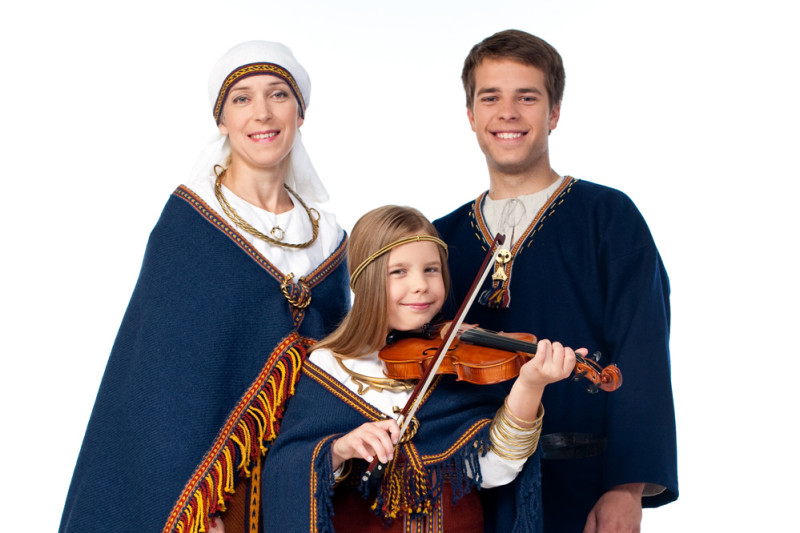 Starptautiskajai ģimenes dienai veltīts dziedošās Tihovsku ģimenes koncerts