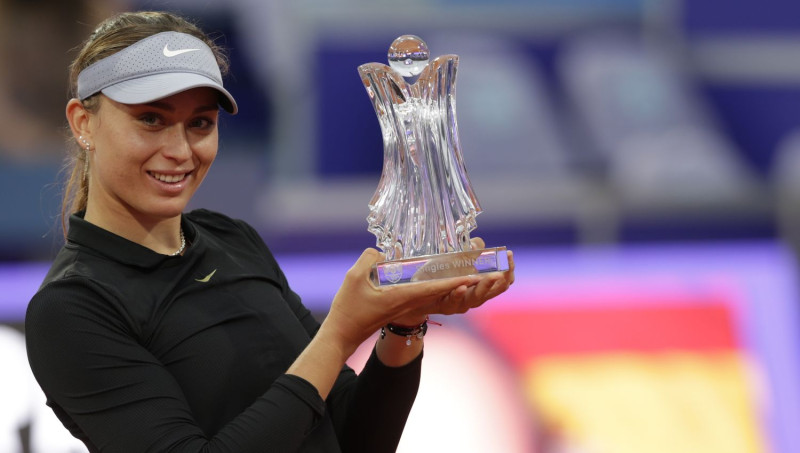 Badosa Belgradā izcīna pirmo WTA titulu, Gofa Parmā iegūst otro