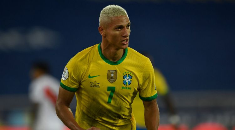Mājiniece Brazīlija izcīna vēl vienu graujošu uzvaru "Copa America"