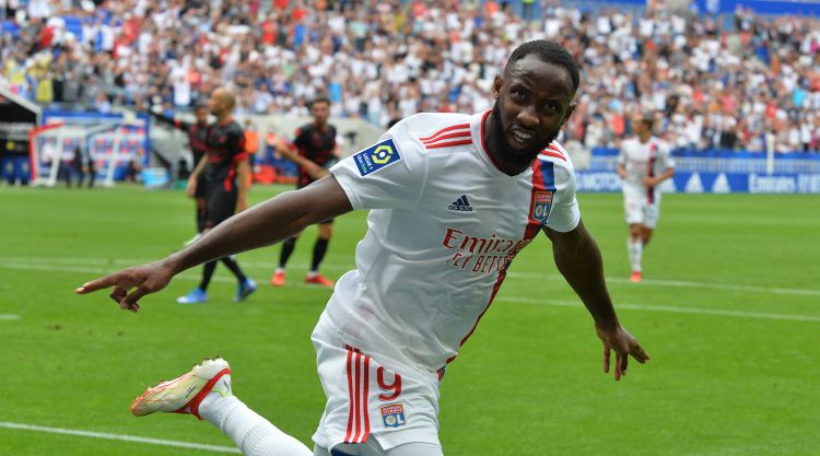 Lionas futbolisti Marseļā izcīna 1000. uzvaru, aiz PSG situācija saasinās