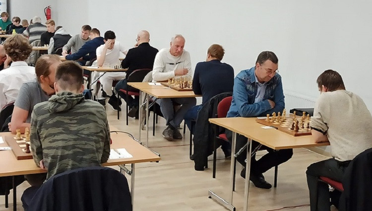 Sākušies Latvijas vīriešu un sieviešu čempionāti šahā