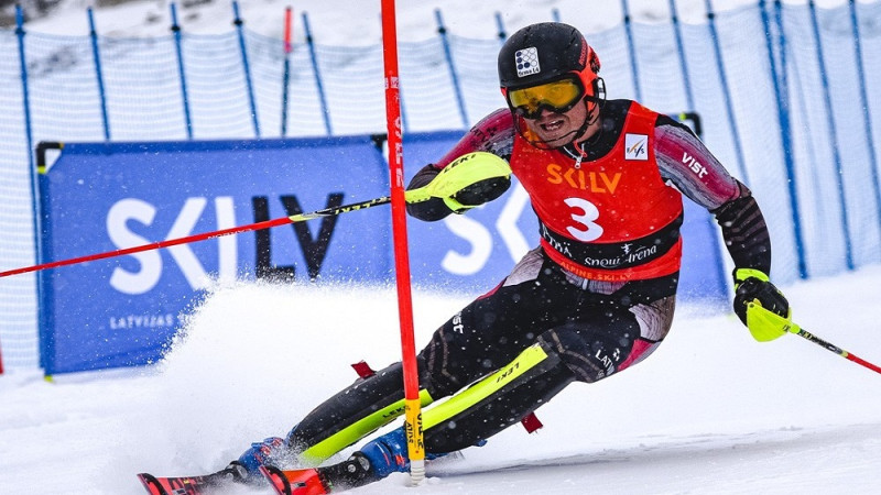 Kalnu slēpotājs Zvejnieks ieņem otro vietu FIS slaloma sacensībās