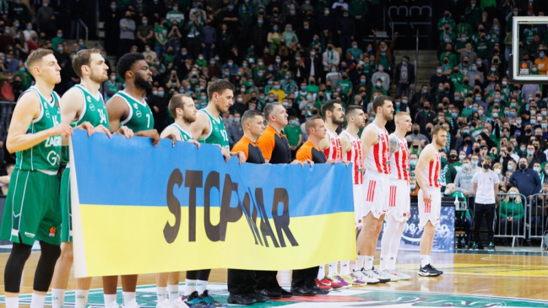 ''Crvena zvezda'' spēlētājs Vaits skaidro: komandai lika neturēt Ukrainas karogu