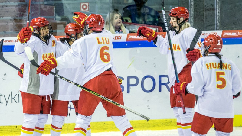 Ķīnas un Polijas hokejistes nostiprinās 1B divīzijas vadībā, Beļģija triumfē 3A divīzijā