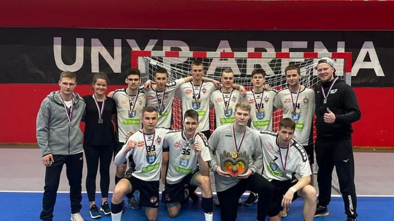 Dobeles SS jaunie handbolisti izcīna otro vietu starptautiskajā turnīrā Čehijā