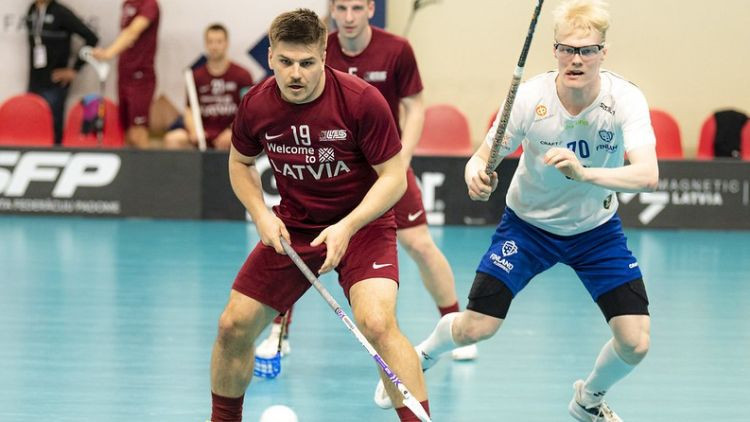 Latvijas florbolisti Pasaules spēlēs turpina kaitināt favorītus un uzvar Šveici