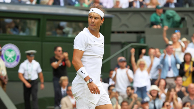 Ar savainojumu spēlējušais Nadals piecu setu drāmā atspēlējas un sasniedz pusfinālu