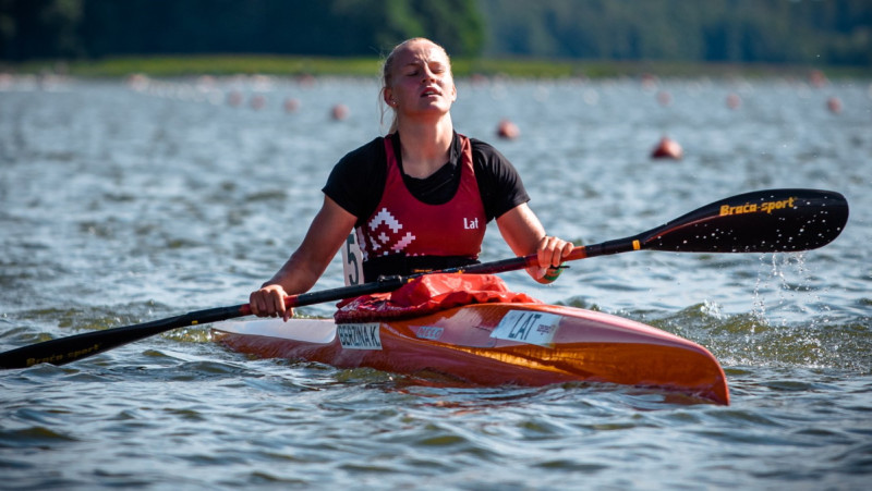 Latvijas airētāji sasniedz pusfinālu pasaules junioru čempionātā