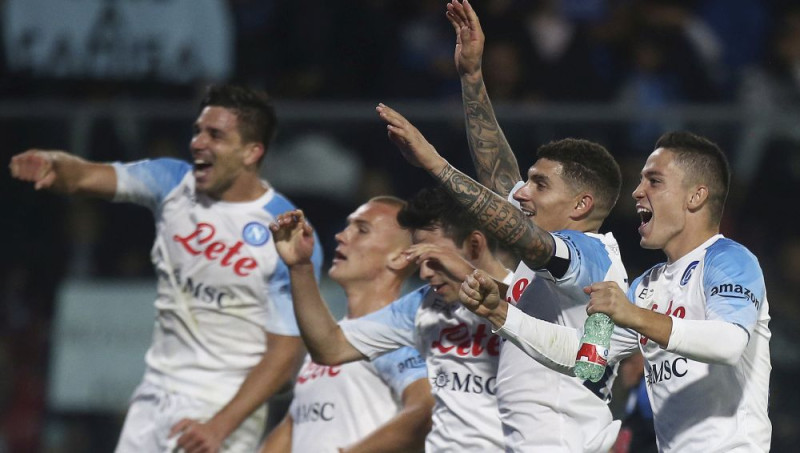 ''Napoli'' kļūst par A sērijas vienīgo līderi, ''Udinese'' atspēlējas pret ''Atalanta''