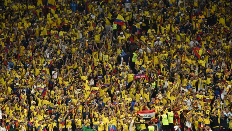 FIFA sāk izmeklēšanu arī pret faniem: Ekvadorai draud sods par līdzjutēju uzvedību