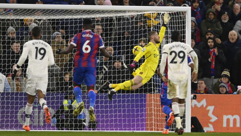 ''Crystal Palace'' izglābjas izskaņā un pārtrauc ''United'' uzvaru sēriju