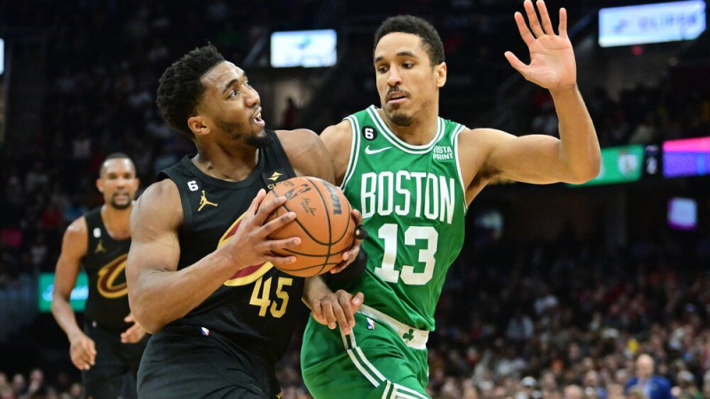 ''Celtics'' trešais zaudējums pēc kārtas, Sabonim astotais triple-double sezonā