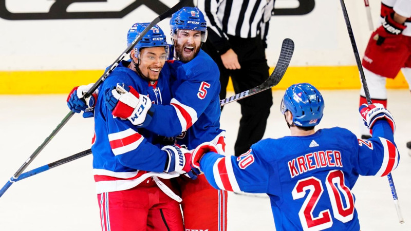 "Rangers" izrēķinās ar plēsējiem, zviedram Bratam pirmais hat-trick NHL