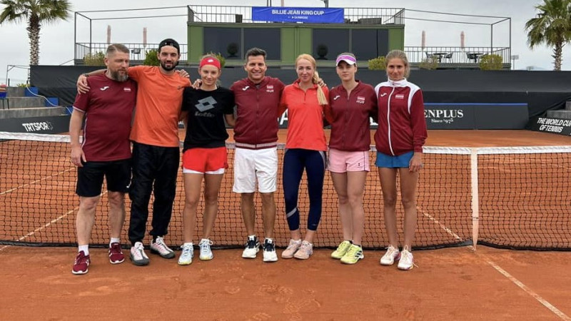 Latvijas tenisistes Kingas kausa duelī uzvar Norvēģiju