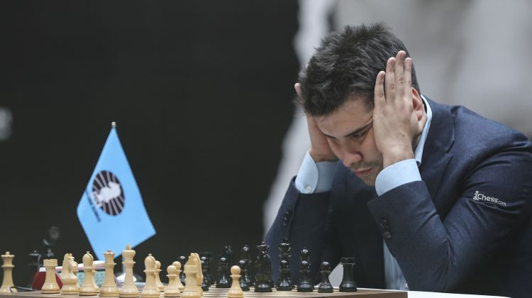 Ņepomņaščijs uzvar pasaules šaha čempionāta piektajā partijā