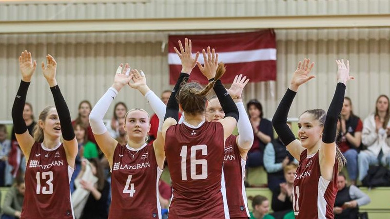 Latvijas U17 volejbolistes savās mājās izcīna pirmo uzvaru EČ atlases otrajā kārtā