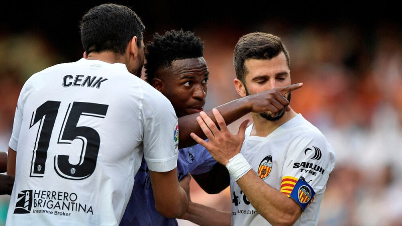 "Valencia" par fanu izdarībām saņem piecu spēļu daļēju stadiona diskvalifikāciju
