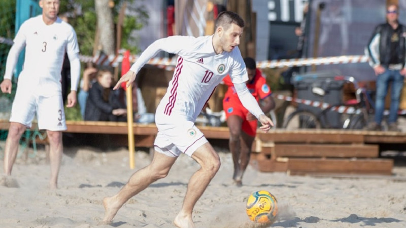 Latvijas izlases pludmales futbolistiem Pērnavā mainīgas sekmes