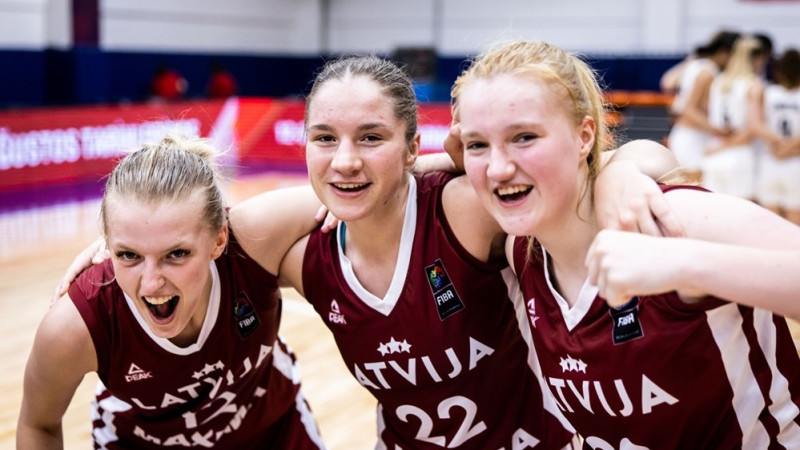 Rozīša meitenēm izcils komandas darbs, Latvija iesoļo Eiropas "Top 8"