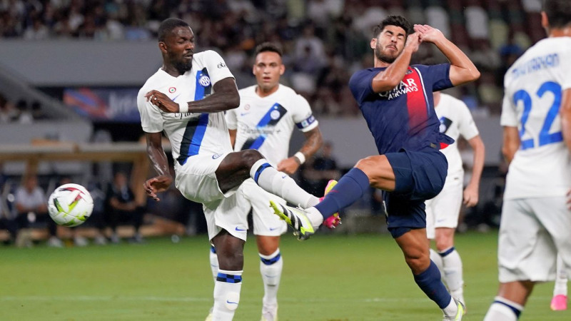 Milānas "Inter" dažu minūšu laikā atspēlējas un gūst uzvaras vārtus pret PSG