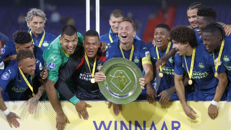 Eindhovenas PSV trešo gadu pēc kārtas izcīna Nīderlandes superkausu