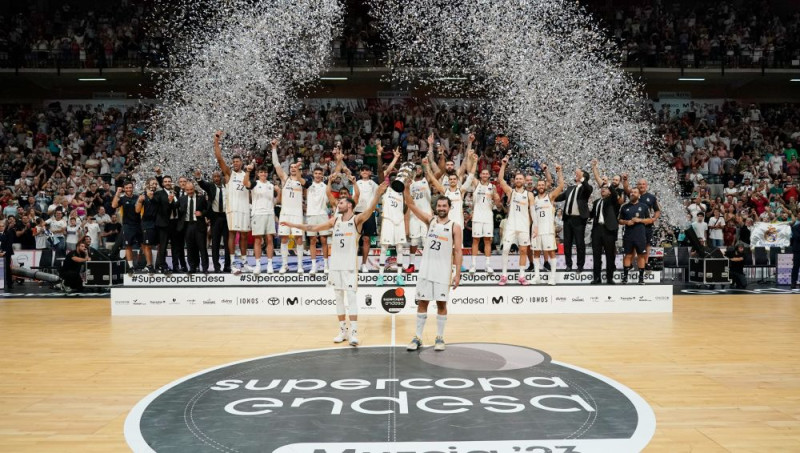 Madrides ''Real'' devīto reizi izcīna Spānijas Superkausu, Kampaso MVP