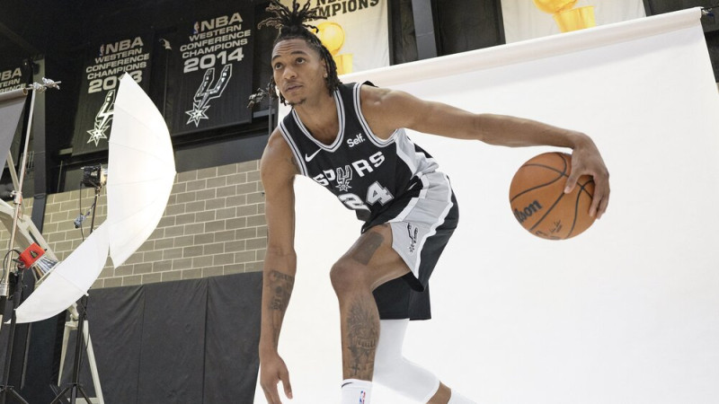 ''Spurs'' ārējās līnijas līderim Vaselam dod 146 miljonus piecos gados