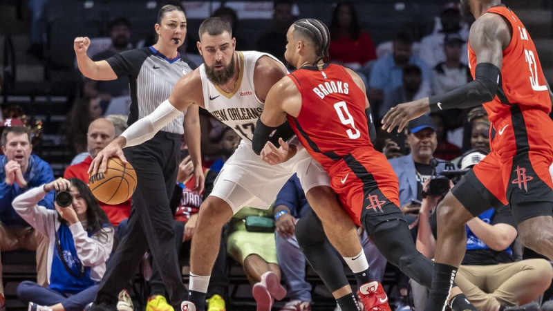 ''Rockets'' basketbolists Brukss pēc pirmās pārbaudes spēles saņem naudas sodu