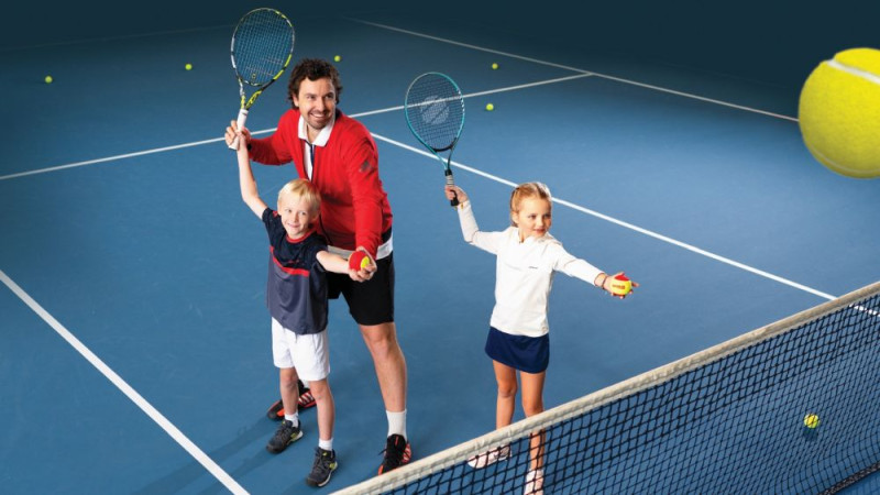 Ernesta Gulbja fonds piešķirs 50 stipendijas bērniem tenisa treniņiem gada garumā
