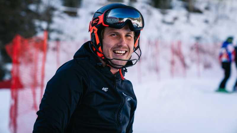 Kalnu slēpotājs Zvejnieks liek slēpes šķūnītī un noslēdz karjeru