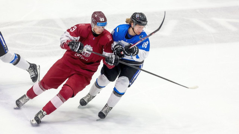 Latvijas U20 hokejisti pārspēj Igaunijas pieaugušo izlasi, U18 valstsvienība zaudē Austrijas U20
