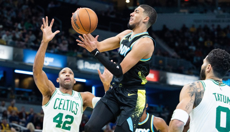 Halibērtonam triple-double, "Celtics" bez Porziņģa zaudē NBA kausa ceturtdaļfinālā